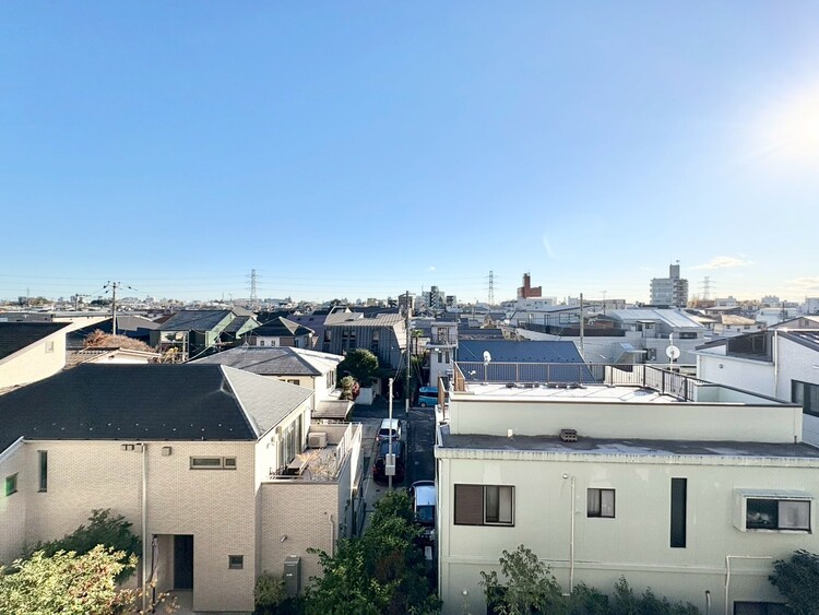 バルコニー 頬をなでる、優しい風を感じることが出来ます。