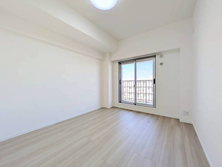 寝室 ベッドも十分に設置するスペースがあります。