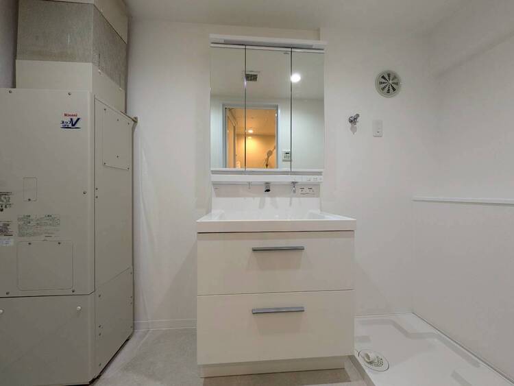 洗面 何かと物が増える場所だからこそ、スッキリと見映えの良い空間に。