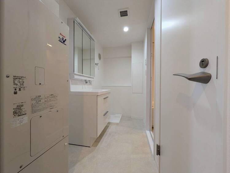 洗面 清潔感と心地よさを重視した、上質感漂うパウダールーム。