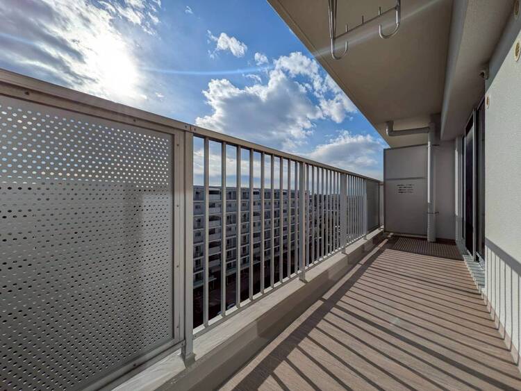 バルコニー 暮らしの中で、光と風を演出してくれるバルコニー。