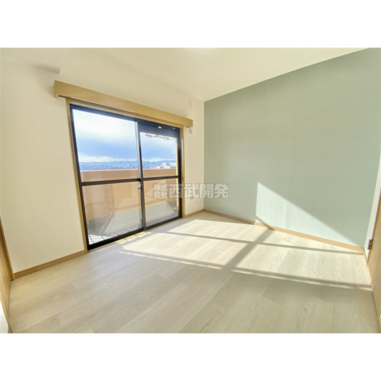 内装 穏やかな日差しと心地よい風が吹き抜ける窓配置