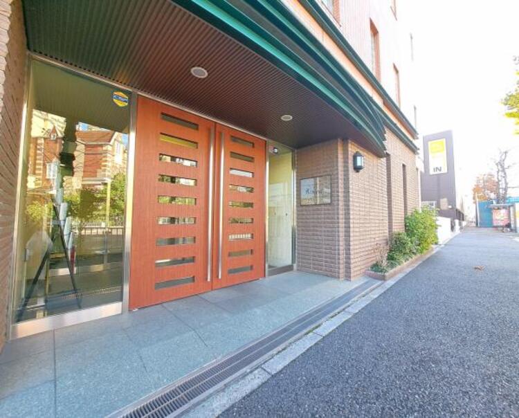 エントランス 居住者の帰り、訪れる方を優しく迎えてくれるエントランスです。