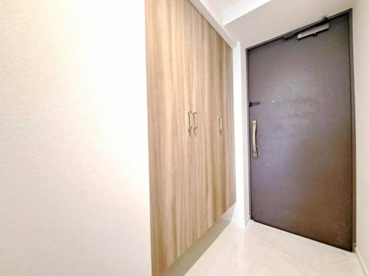 その他 雑多な玄関ではなくスッキリ空間としてお家の顔になるよう設計いたしました。