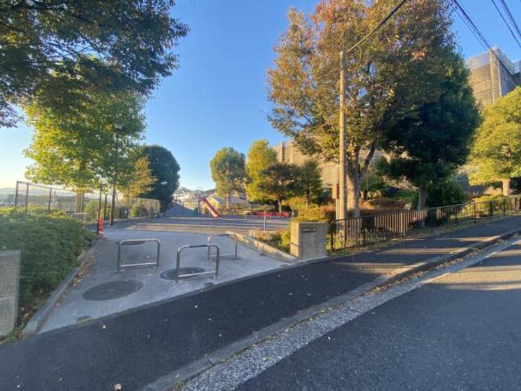 周辺 上倉田水神ヶ谷公園　150m