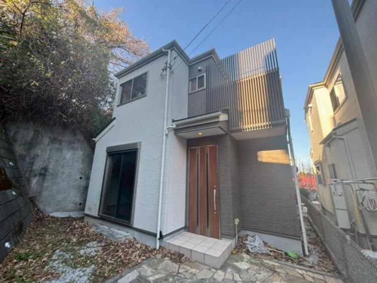 外観 凛とした表情を見せる外観は、時の移り変わりの中で、様々な表情を見せてくれます。