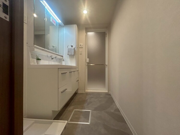 その他 十分な広さの脱衣所。