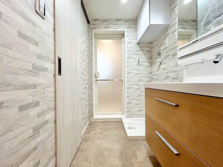 その他 十分な広さの脱衣所。