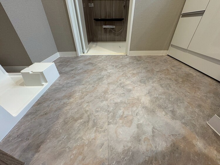 その他 十分な広さの脱衣所。