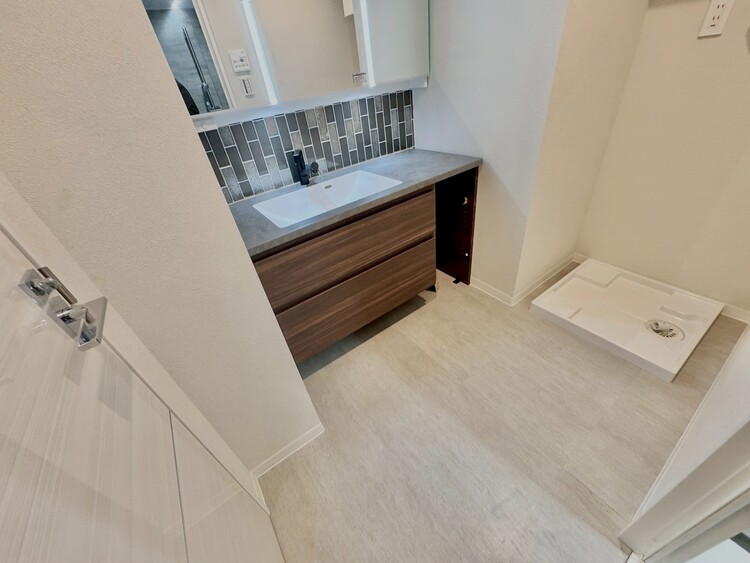 その他 十分な広さの脱衣所。