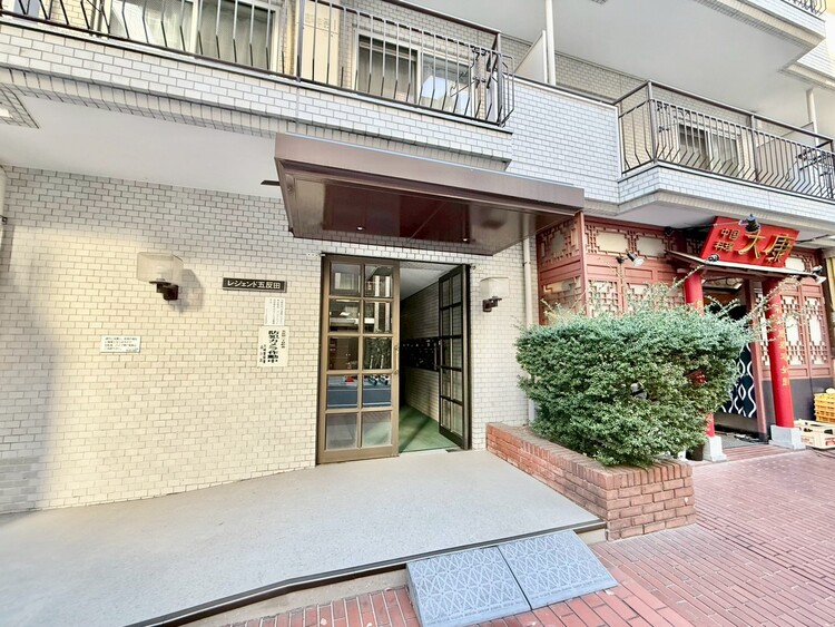 その他 上質感漂う玄関アプローチです。