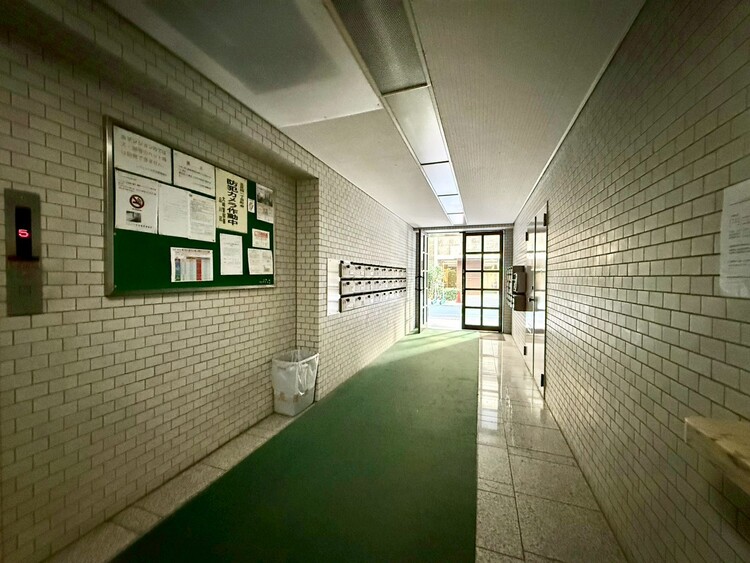 その他 館内は静寂な中が保たれており、管理が行き届いている印象を受けました。