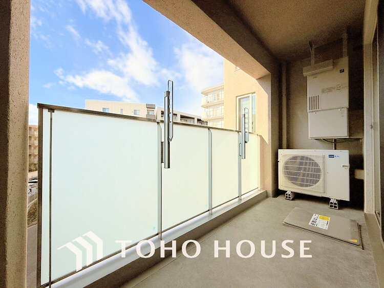 バルコニー 日当たりの良いバルコニーで晴れの日の洗濯物も楽しみになりますね