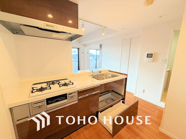 キッチン シンプルな部屋の雰囲気に溶け合うナチュラルキッチン(リフォーム前)