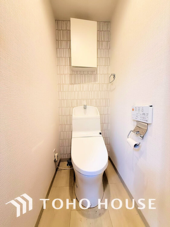 トイレ トイレには快適な温水洗浄便座付(リフォーム前)