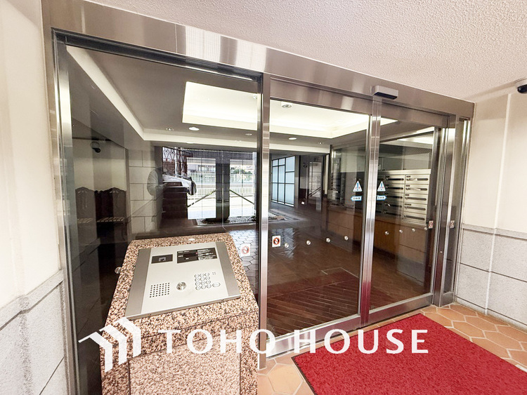 エントランス エントランスはオートロック完備で安心のセキュリティ