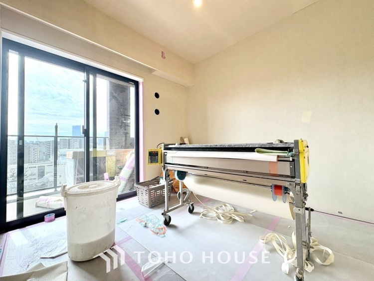 内装 【改装中】叶えたかったのは落ち着きのあるナチュラルな風合い、そして開放感があるリビング。優雅な気分に浸れる幸せな時間を家族が自然と集まりたくなるこの空間で。