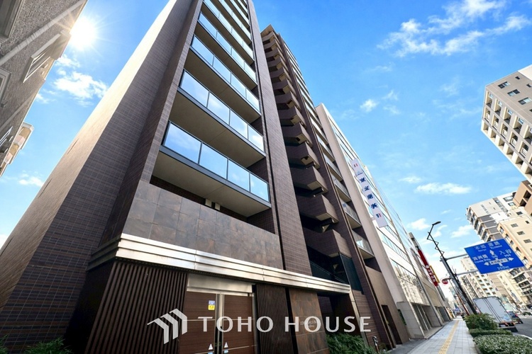 外観 洗練されたファサードが印象的なマンション。日々の暮らしを心地よく包み込む、品格ある佇まいが魅力です。帰宅するたびに気分が高まります。