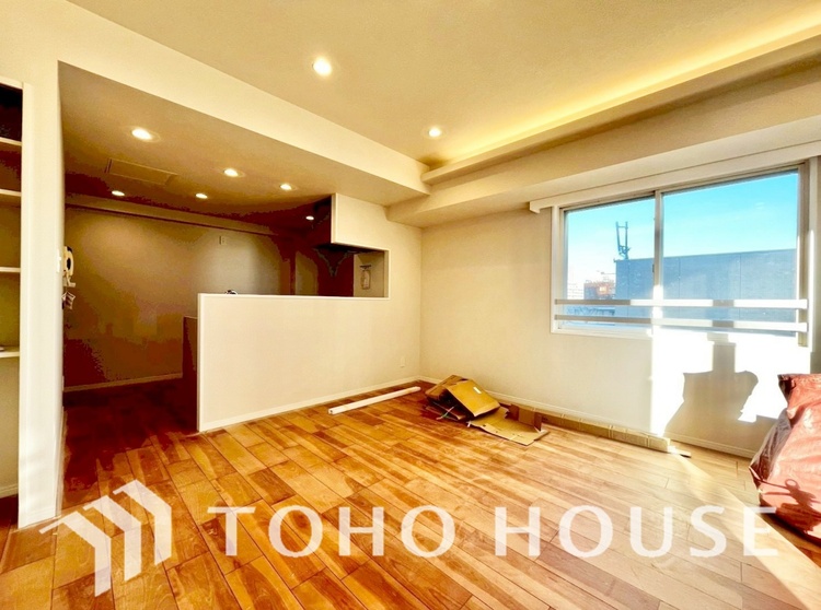 内装 ◆瀟洒な空間◆落ち着きのある彩が見事に調和させた瀟洒な空間を演出。ここに集まる家族の会話と笑顔が絶え間なく続く幸せな空間。