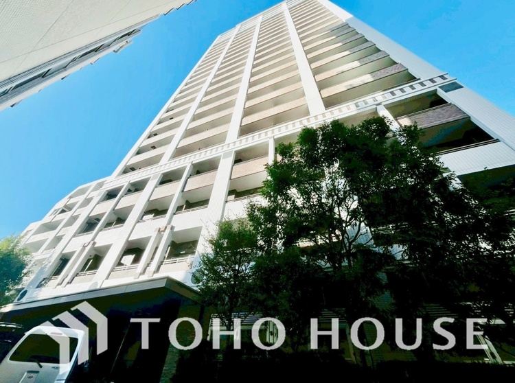 外観 漂う上質な空気感、マンションに入れば「おかえりなさい」と笑顔で迎えてくれるエントランス。最良の心配りを感じるマンションでした。