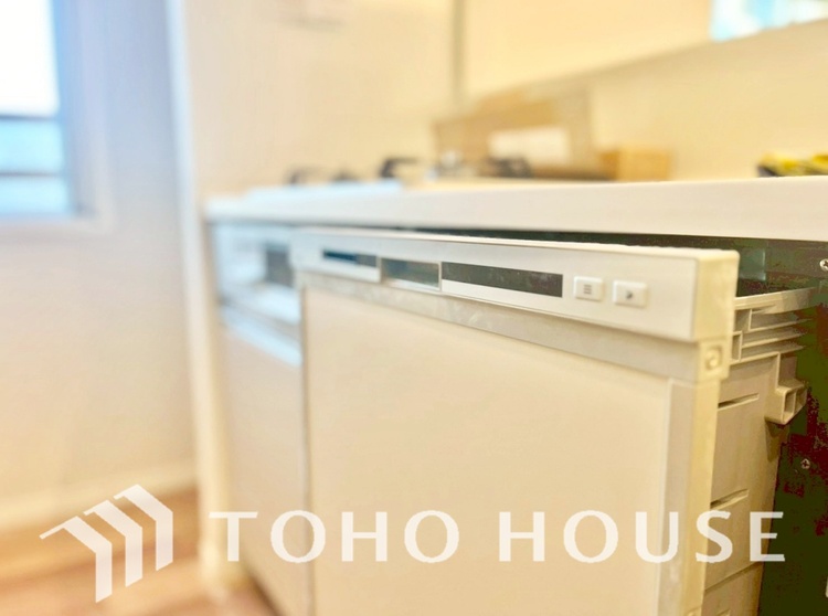 キッチン 広々としたキッチンのシンクは、料理の準備と片付けを楽にし、使いやすさを最大限に引き立てます。