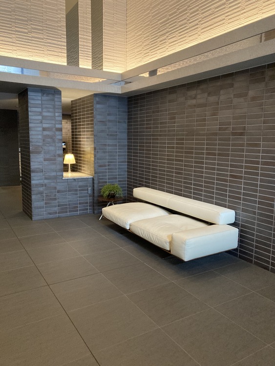 内装 ◆海の向こうへ沈む夕日◆オレンジ色の光は大人になった今の僕にはわかる。1日の終わりを伝えに来たわけではなく、また明日が来る方へ導いてくれた事を。