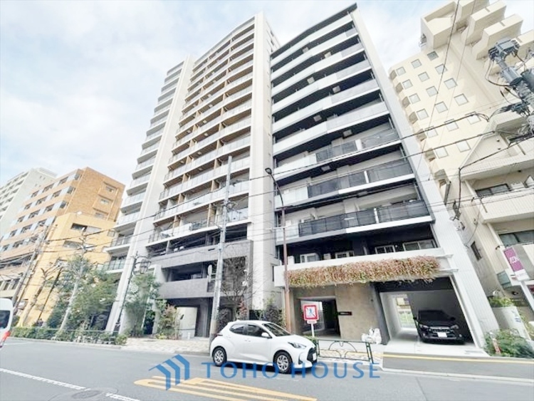 外観 ◆居心地のいい暮らし◆には欠かせない眩い採光。ゆったりとした幅の窓からこの空間に降り注ぐ採光が絶えない。明るいリビングこそ居心地のいい暮らしが待っているのだと思う。