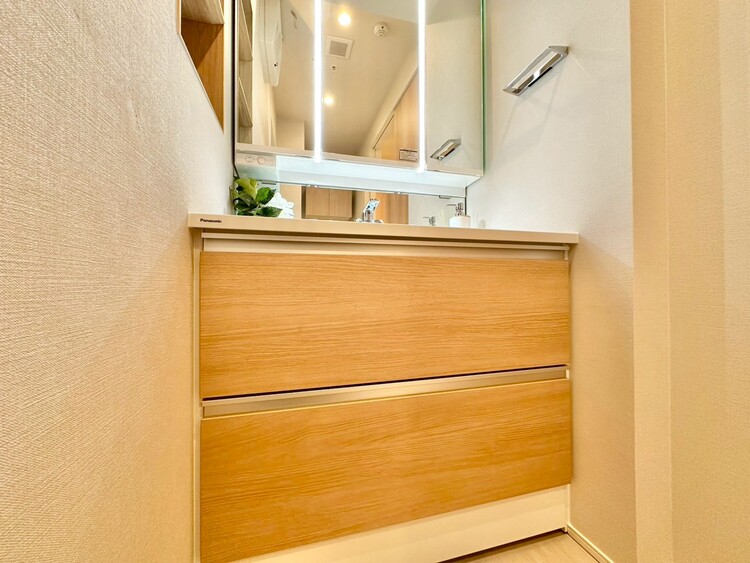 その他 清潔感を感じられる洗面化粧台。