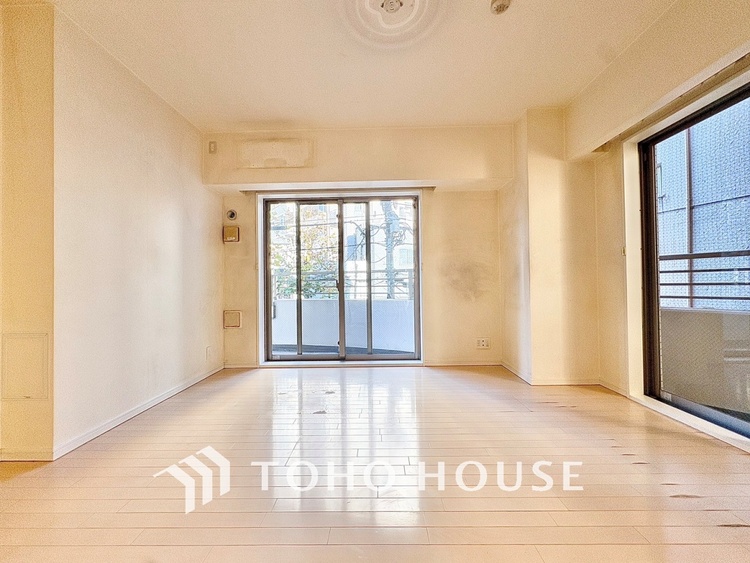 内装 【LIVING】◆陽光◆が差し込む。この開放的なLDKに家族の笑顔が集う。家族が一緒に過ごす空間は明るく、そして居心地よく。