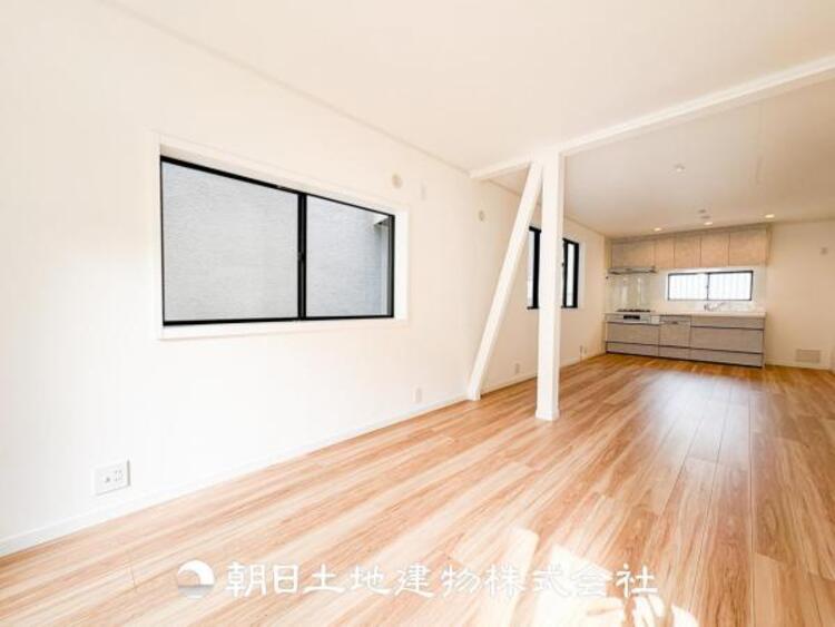 居間 家族や友人との時間など、１番多くの時間を過ごす空間だからこそ落ち着いた空間になります。