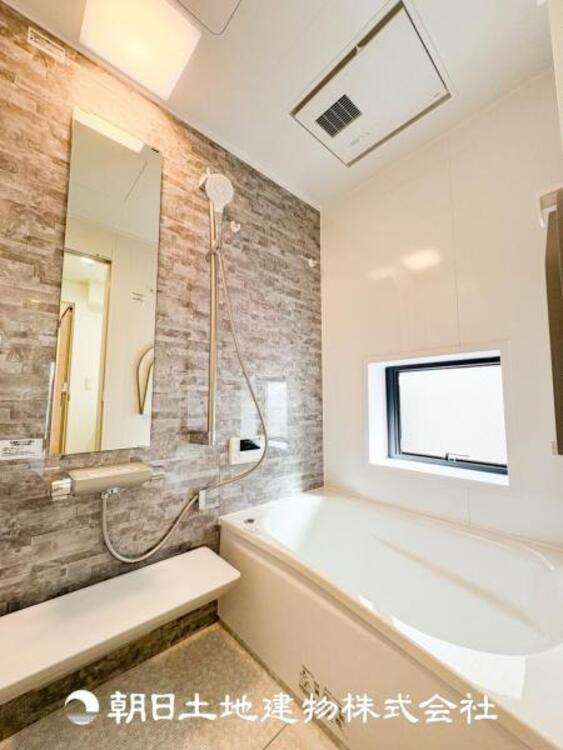 風呂 1日の疲れを癒すバスタイム。心地よいリラックスを叶える独立した美しい空間です。