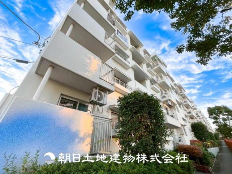 外観 太陽に愛された家。陽当り・通風に優れた魅力的で快適さを追求した住宅です。ここに住むからこそ意味がある。そんな特別感に浸りながら、毎日をお過ごし下さい。