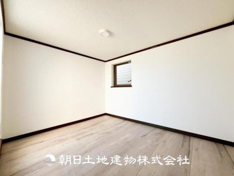 内装 【ロフト】季節物や普段使用しないが、大切な物を保管して置けます。