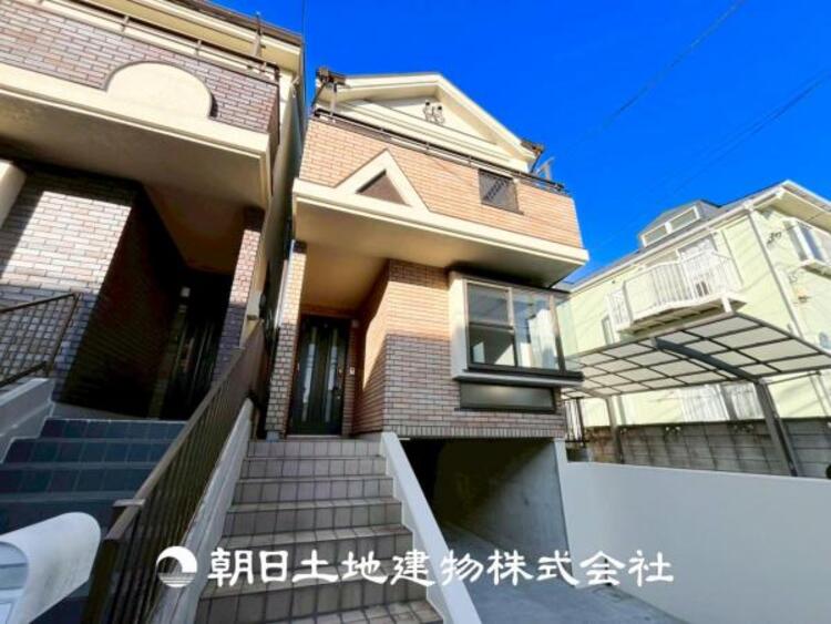 外観 【外観写真】表現された空間はたくさんの光を浴び、風を感じ、暮らしの時間を豊かにしてくれます。デザインされた空間と競い合うかのような充実した建物と共に大切な家族の思い出を刻んでいきます。