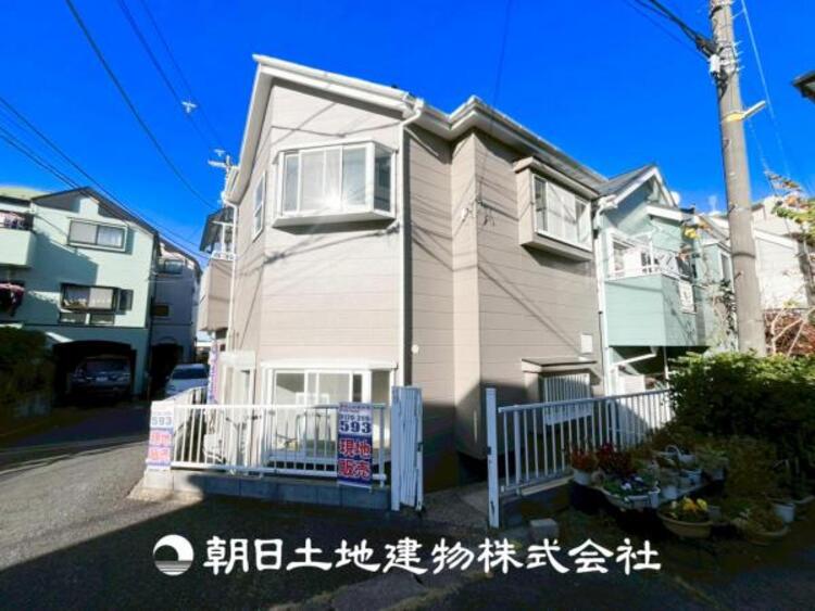 外観 【外観写真】暮らしの中でのたくさんの光と心地よい風を演出してくれています。見事なまでの開放的な空間をお楽しみください