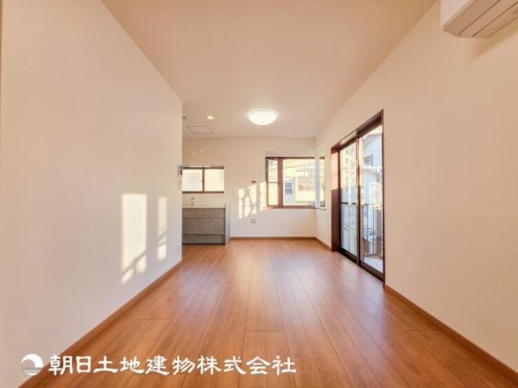 居間 【リビング】家族や友人との時間など１番多くの時間を過ごす空間だからこそ快適な空間を目指してプランニングしました