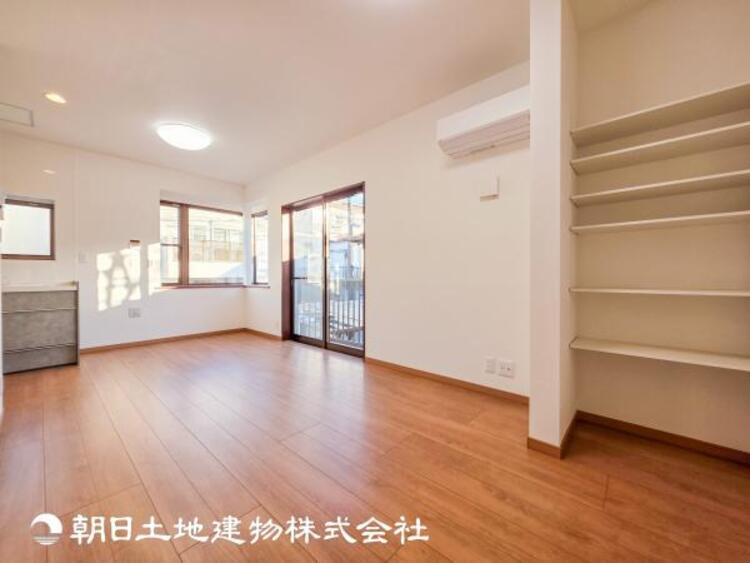 居間 【リビング】1日の中で最も長い時間を過ごすことになるリビングだからこそいつも笑顔があふれる空間であるように心掛けています