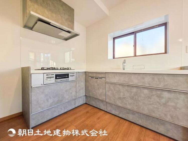 キッチン 【キッチン】シンプルで使いやすさにこだわりました。快適な日常を支える機能性と強さがひとつになった自慢のキッチンです。