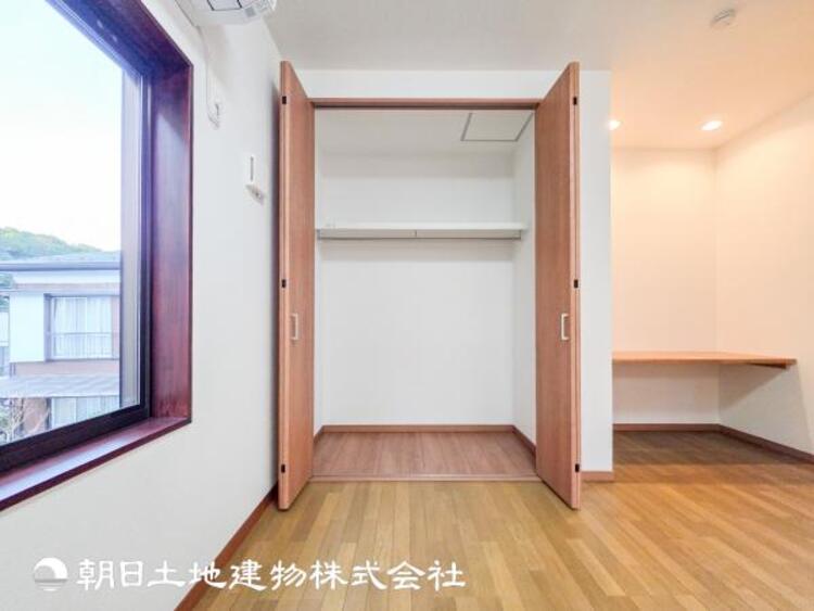 収納 【収納】たっぷりの収納スペースがあれば、季節物の衣類もすっきりしまえるので衣替えも楽ちんで快適に暮らせそうです