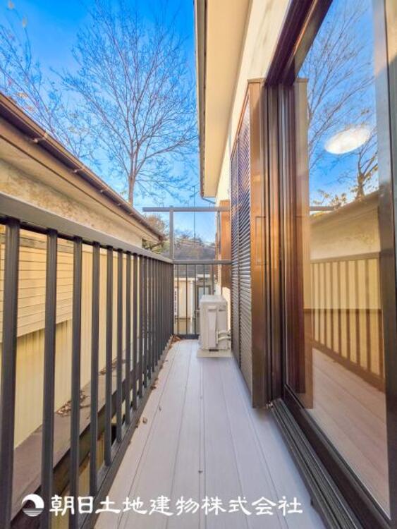 バルコニー 【バルコニー】日々の暮らしの中で当たり前のように光と風を演出してくれるバルコニー、開放的な空間を独占して癒されてください