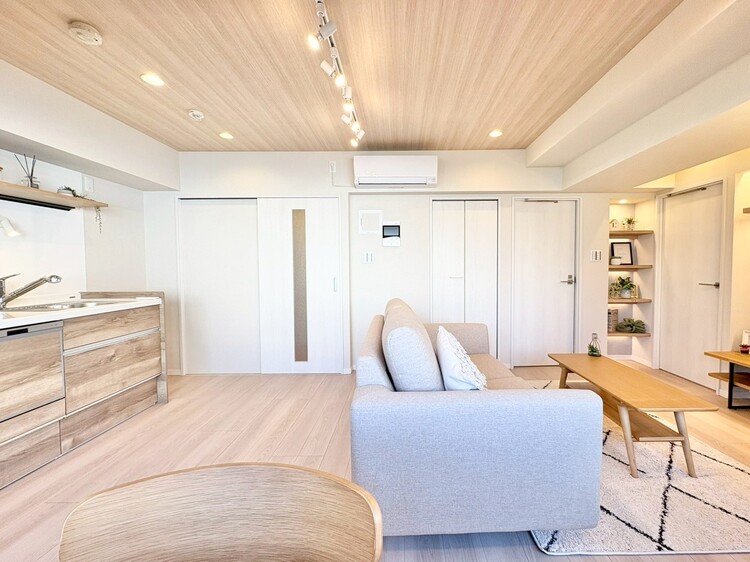 居間 居心地の良い空気感は、暮らしのステージを彩り、心からのやすらぎと満足感を与えてくれます。