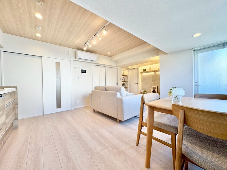 居間 豊かな居住性と、安心感を満たすクオリティが見事に調和した住空間。