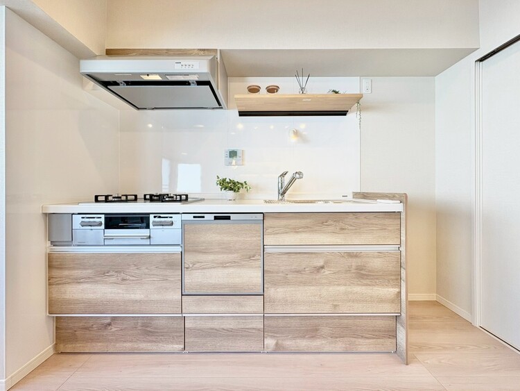 キッチン スマートな意匠と充実の機能を備えたキッチンが、暮らしにおいしい彩りを添えます。