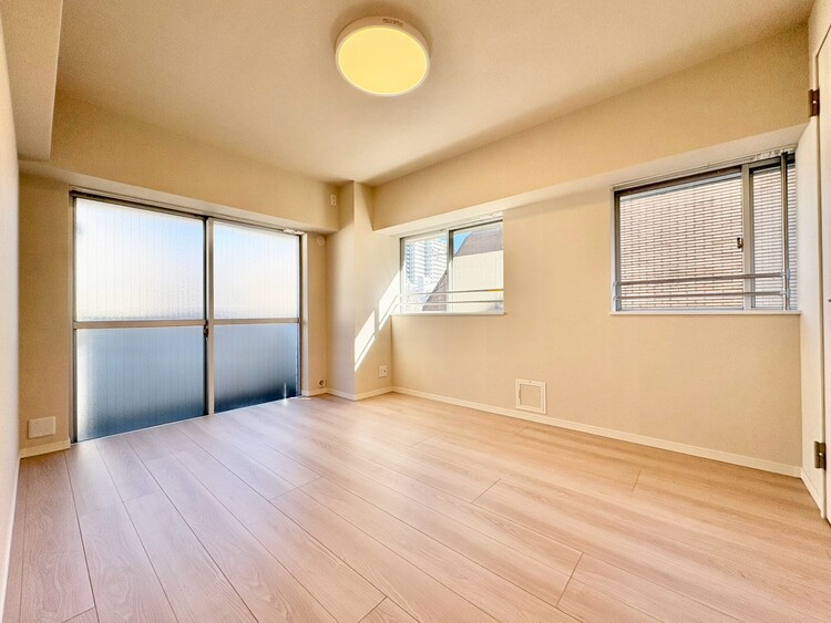 寝室 ベッドも十分に設置するスペースがあります。