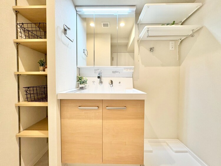 洗面 何かと物が増える場所だからこそ、スッキリと見映えの良い空間に。