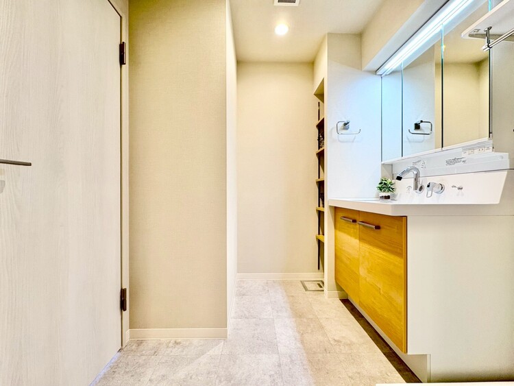 洗面 清潔感と心地よさを重視した、上質感漂うパウダールーム。