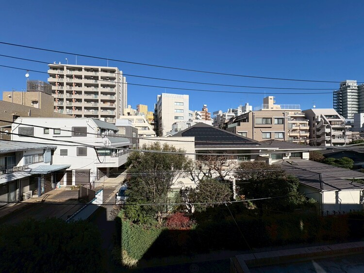 バルコニー 頬をなでる、優しい風を感じることが出来ます。