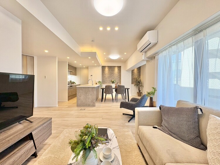 居間 忙しく過ぎゆく日常を置き去るほど、ゆったりした時間が流れるリビング。