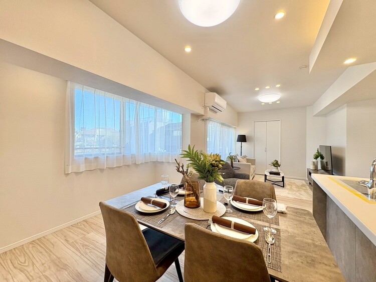 居間 快適に過ごす毎日を求めて、暮らしの中でご自身の「マイホーム」に創り上げてください。