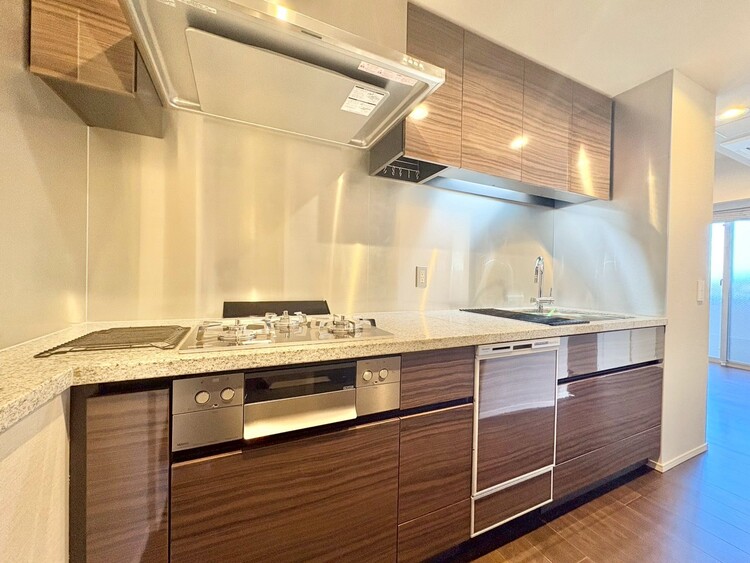 キッチン 洗練されたスタイリッシュなデザイン性と使いやすさを備えた仕様。